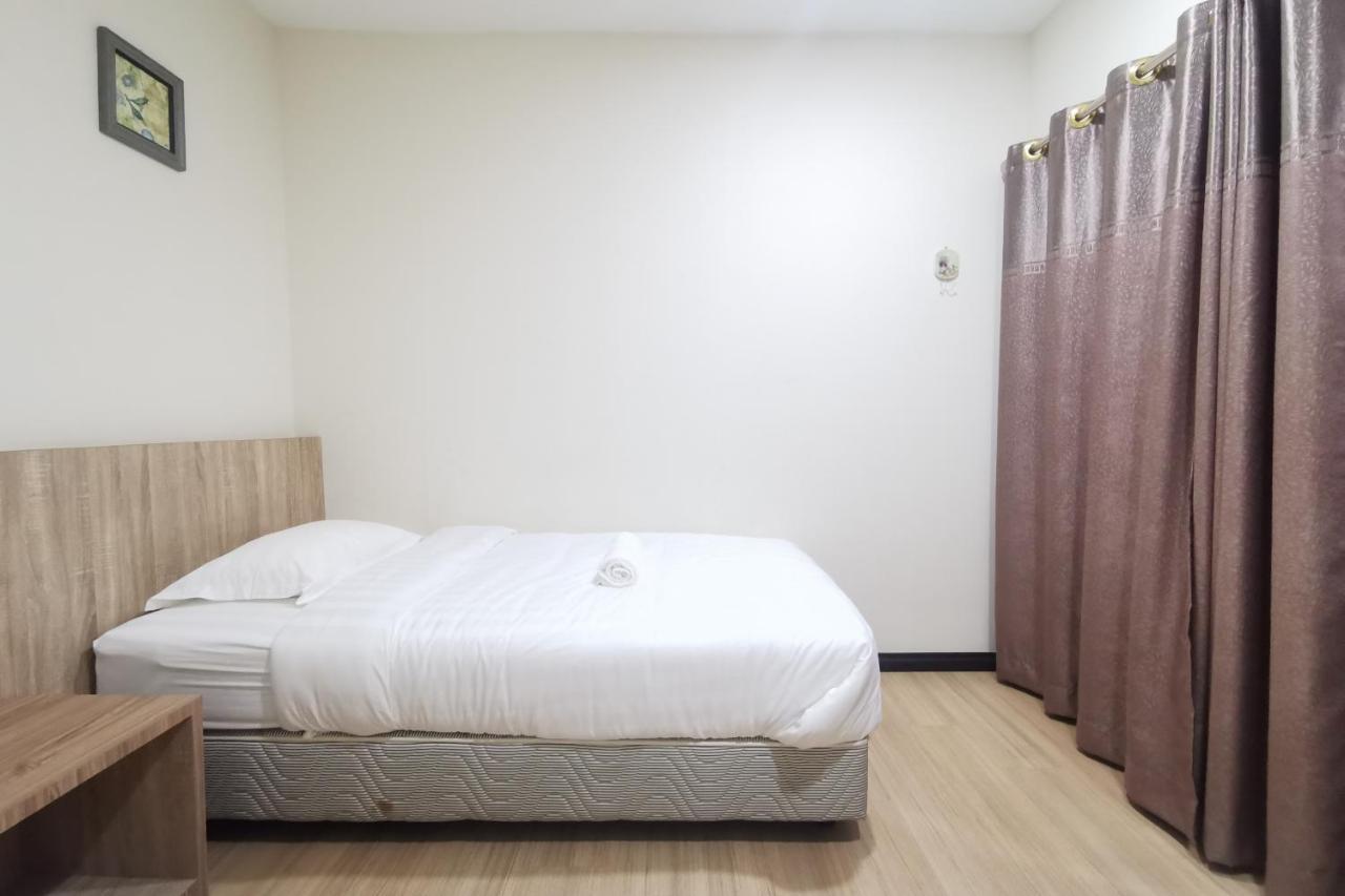 Spot On 90084 Room 123 Семпорна Екстериор снимка