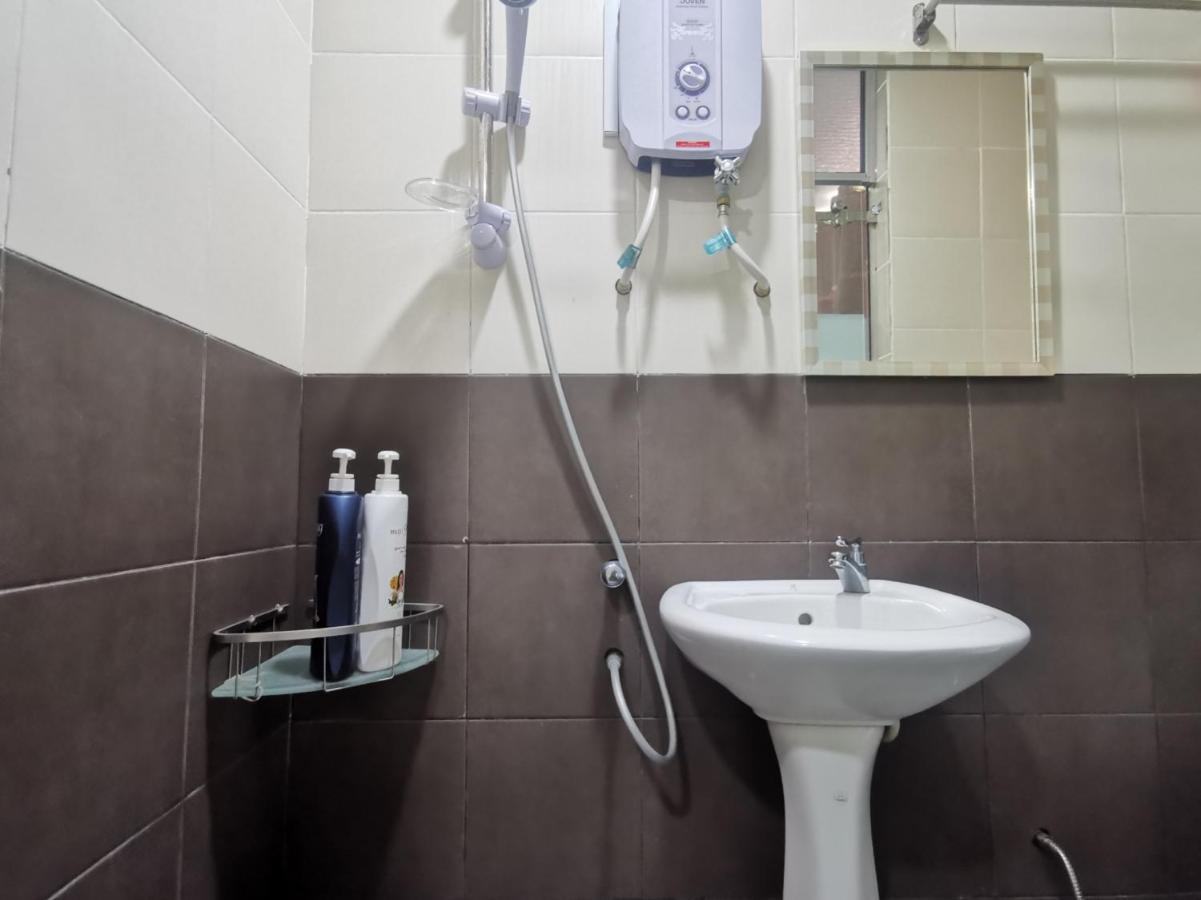 Spot On 90084 Room 123 Семпорна Екстериор снимка